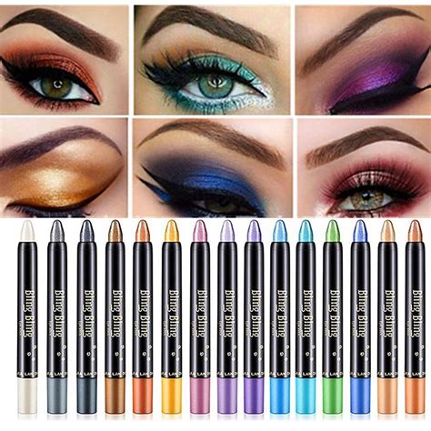 Perfect your cut crease with the Eye Magic Eyeshadow Kit